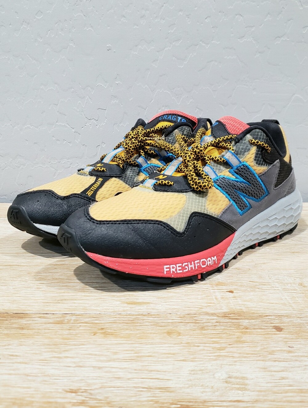 NEW BALANCE Men's Fresh Foam Crag V2 Trail Running Shoes (9.5/11 Women's) Multi